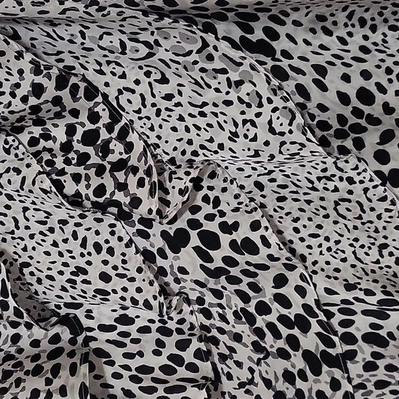 White House Black Market Sleeveless Ruffled Hidden Side Zip Animal Print Top XXS - Picture 4 of 10